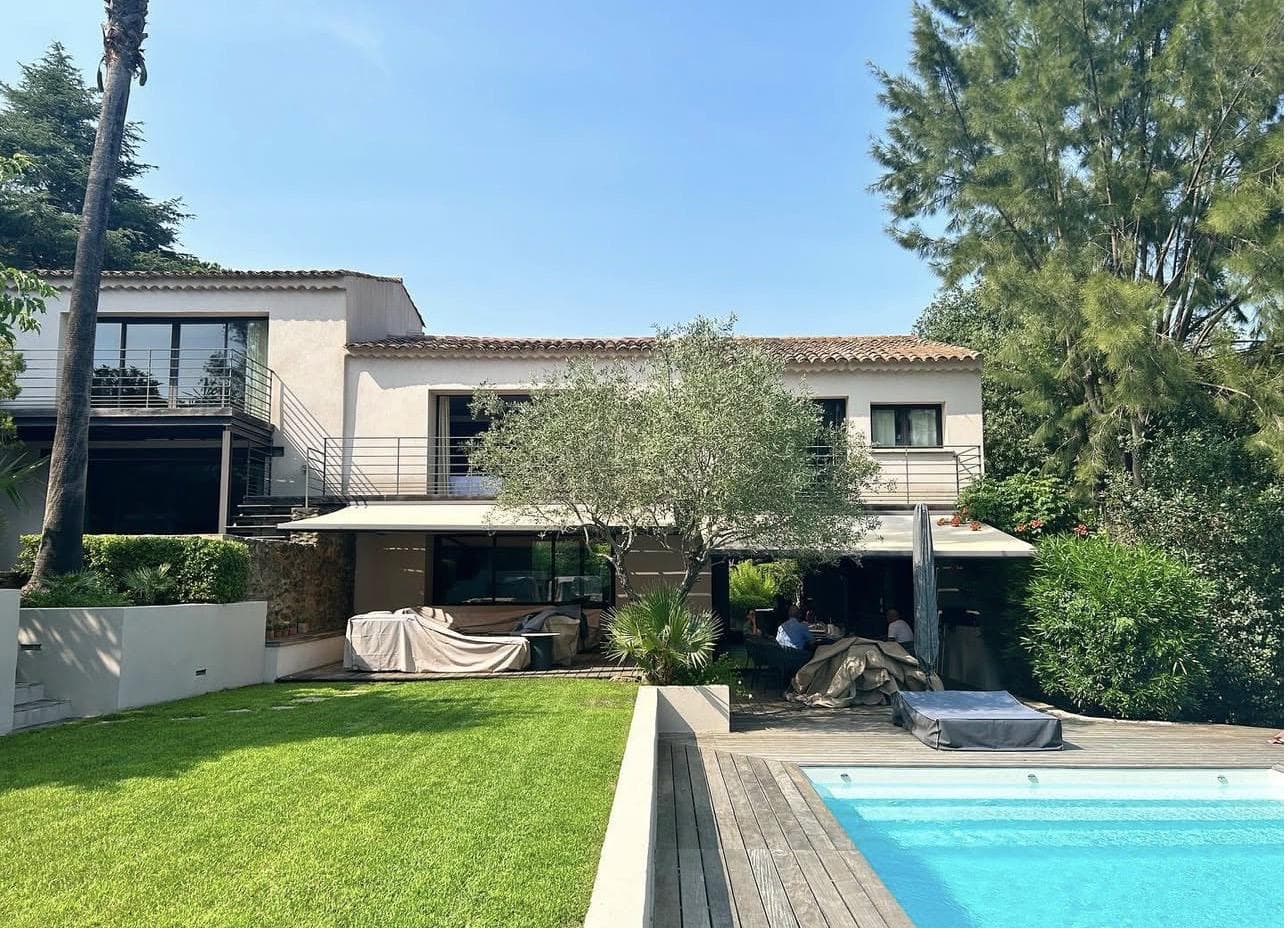 Villa contemporaine avec piscine