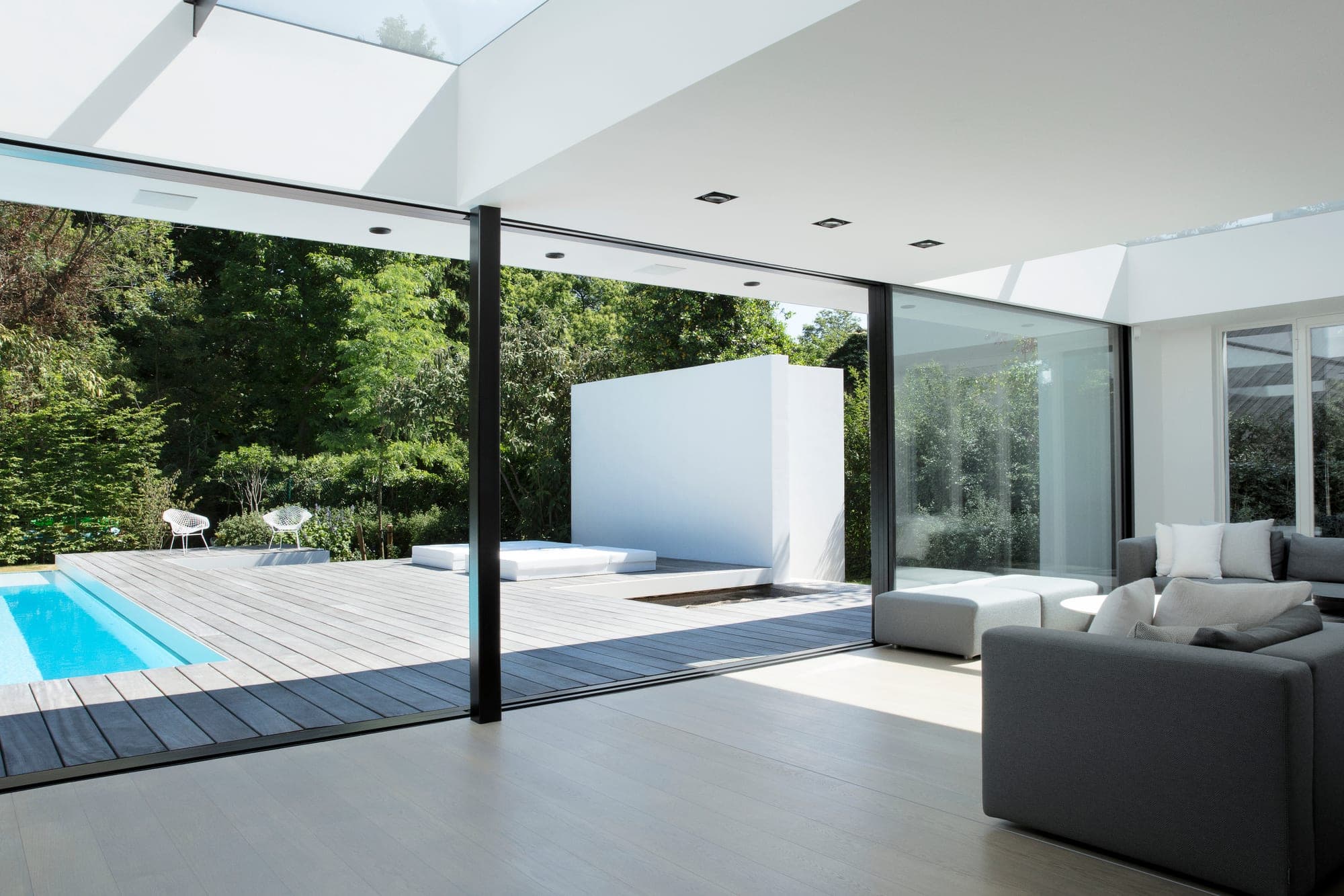 Menuiseries aluminium sur mesure pour particuliers — villa contemporaine
