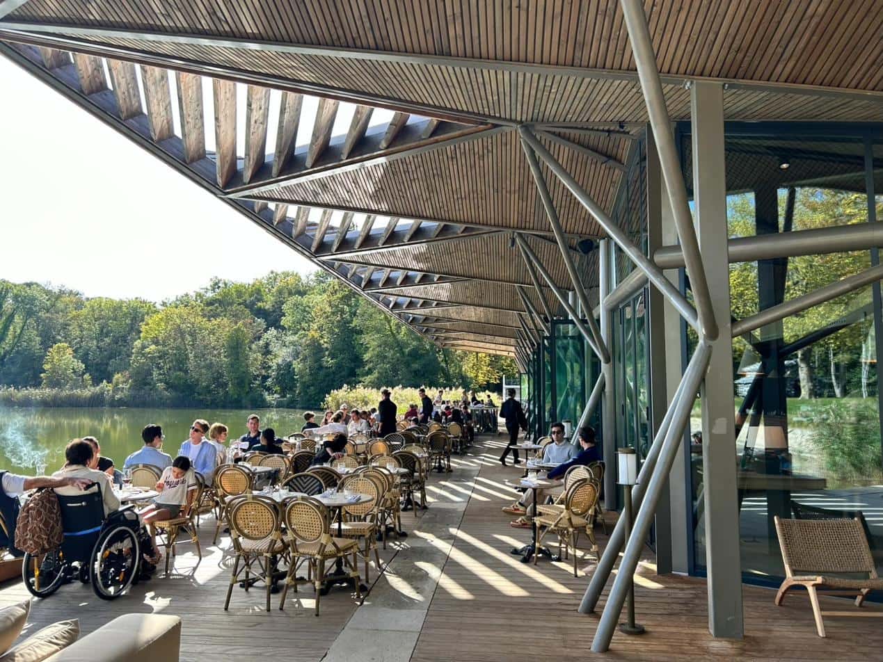 Hangar Y à Meudon (92) — terrasse couverte du restaurant réalisée par MAC